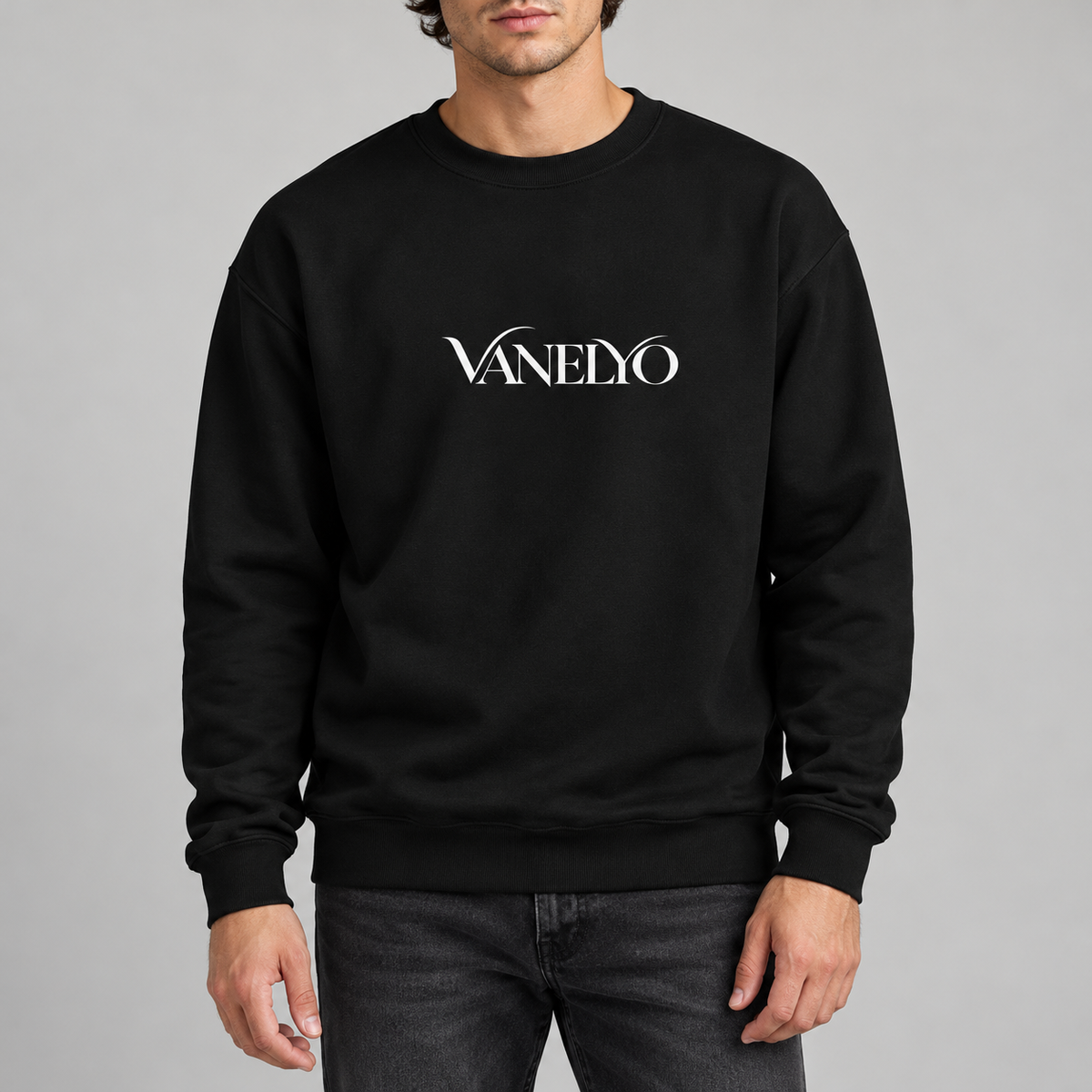 Visuel créé par IA du sweat col rond VANELYO porté