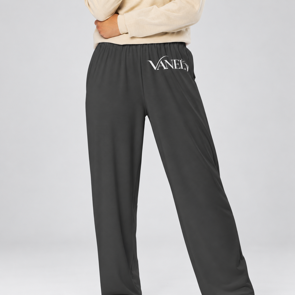 Visuel créé par IA du pantalon large VANELYO, vue rapprochée