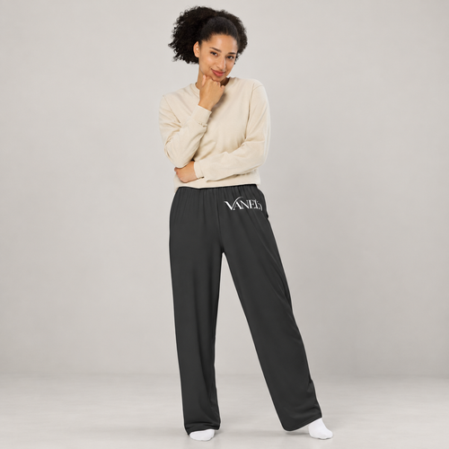 Visuel créé par IA du pantalon large VANELYO porté, vue complète
